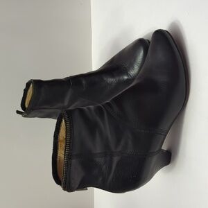 Frye Steffi Zip Short Black Leather Ankle Booties Size 7M Kitten Heel